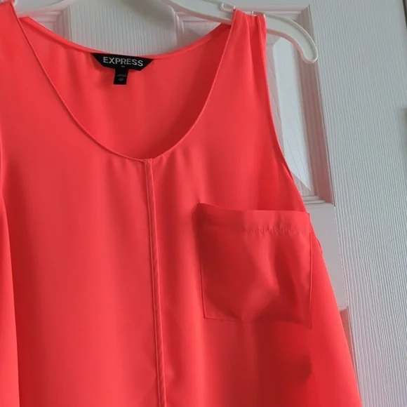 Express Sleeveless Top - Picture 4 of 9